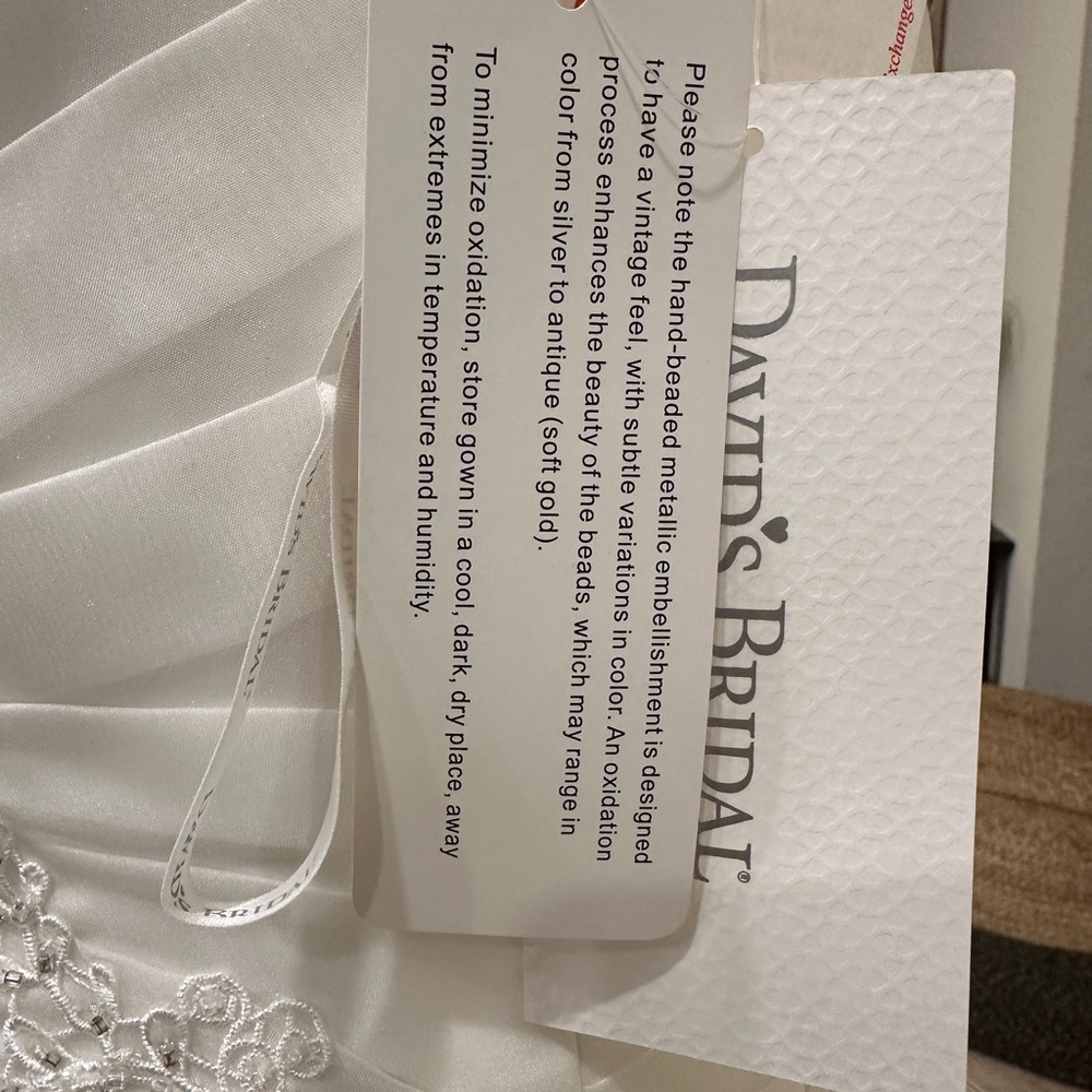 ✨ David’s Bridal Strapless Wedding Gown – NWT | Size 8 | MSRP $699 - Picture 10 of 13